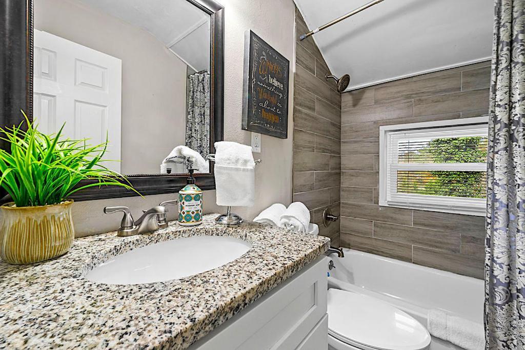 Goodkarma Rentals Refreshed Smyrna Home Near Battery Atl Half Mile To Interstate Atlanta Exteriör bild